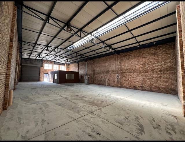 320M² WAREHOUSE TO LET IN LASER PARK